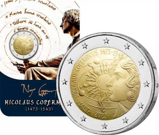 Pièce de 2 euros de Malte, commémorant le 550e anniversaire de Nicolas Copernic (2023), sous forme de carte officielle.
